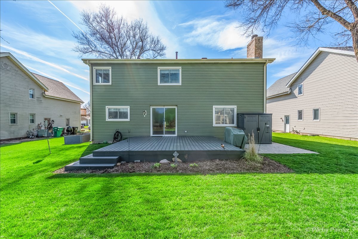 1097 Amberwood Drive, Crystal Lake, IL 60014