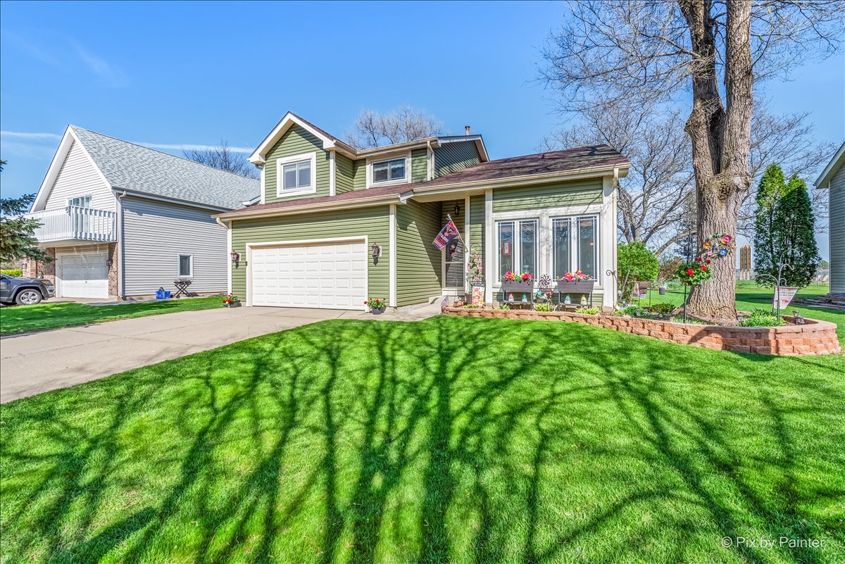 1097 Amberwood Drive, Crystal Lake, IL 60014