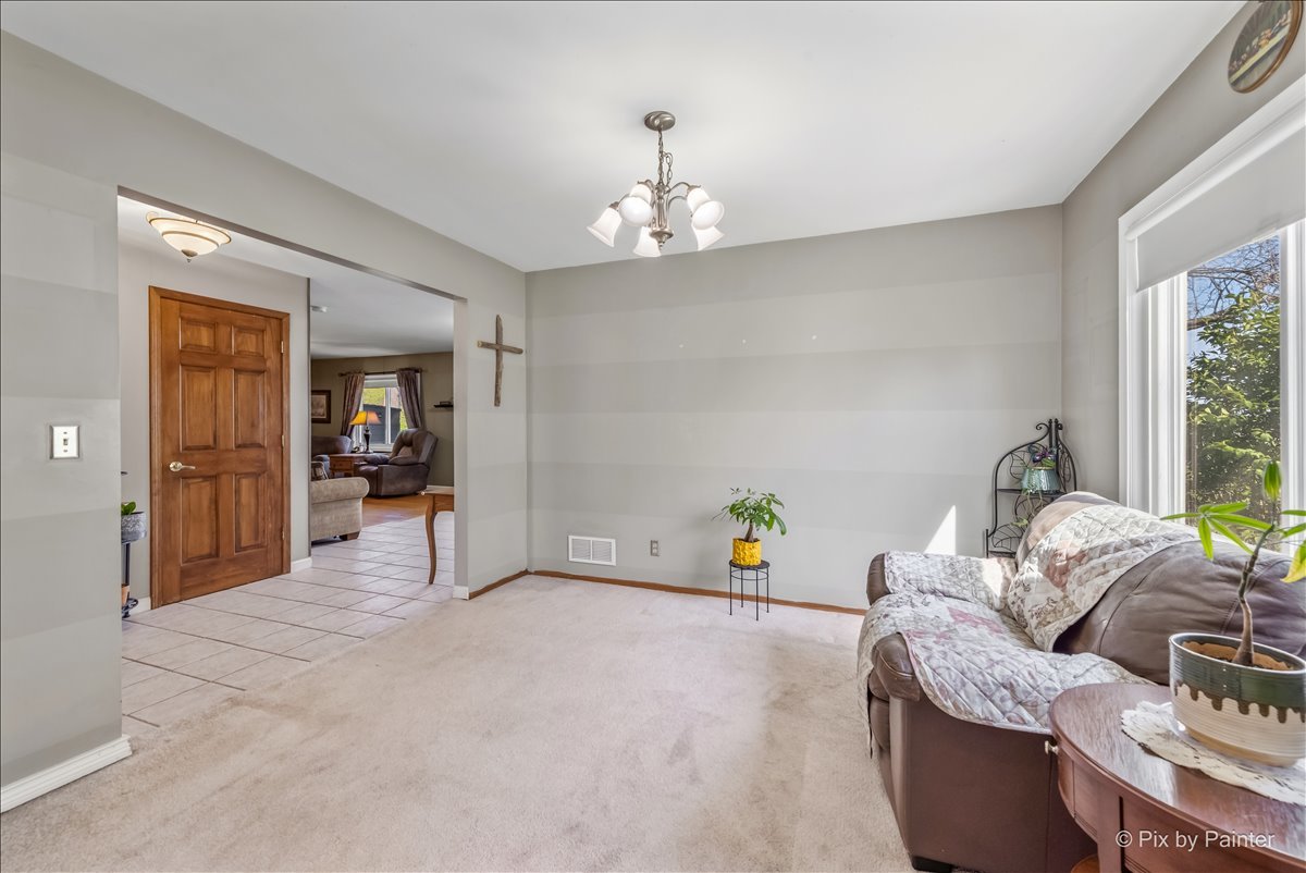 1097 Amberwood Drive, Crystal Lake, IL 60014