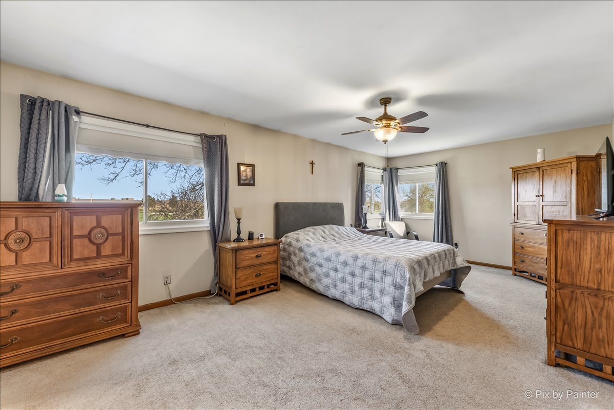 1097 Amberwood Drive, Crystal Lake, IL 60014