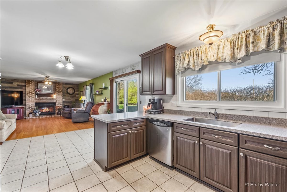 1097 Amberwood Drive, Crystal Lake, IL 60014