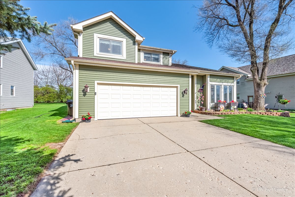 1097 Amberwood Drive, Crystal Lake, IL 60014