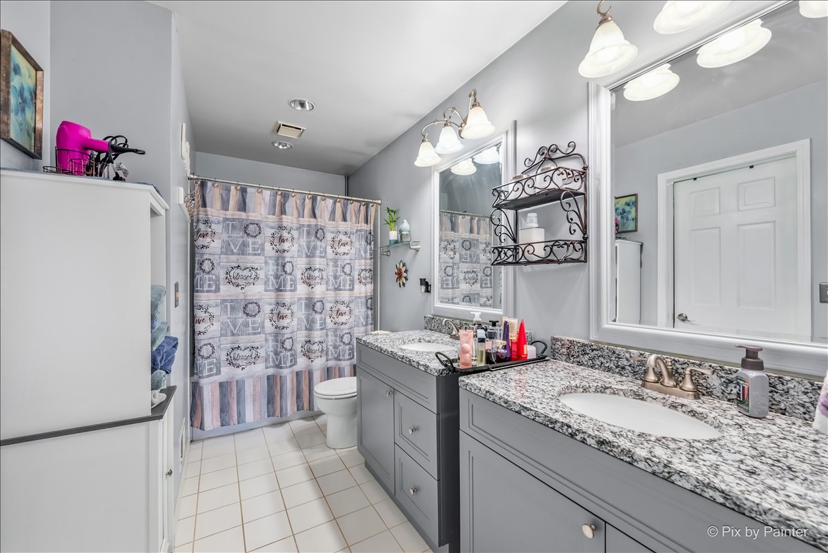 1097 Amberwood Drive, Crystal Lake, IL 60014