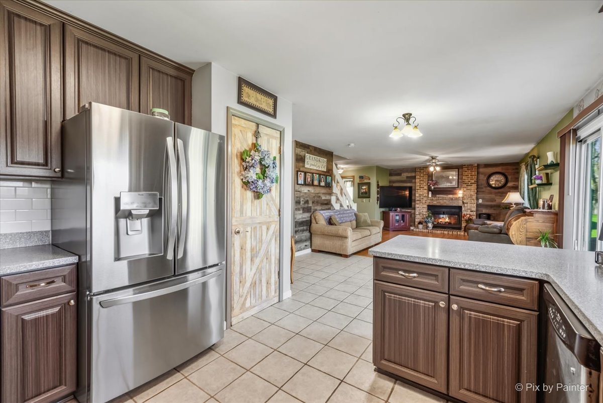 1097 Amberwood Drive, Crystal Lake, IL 60014