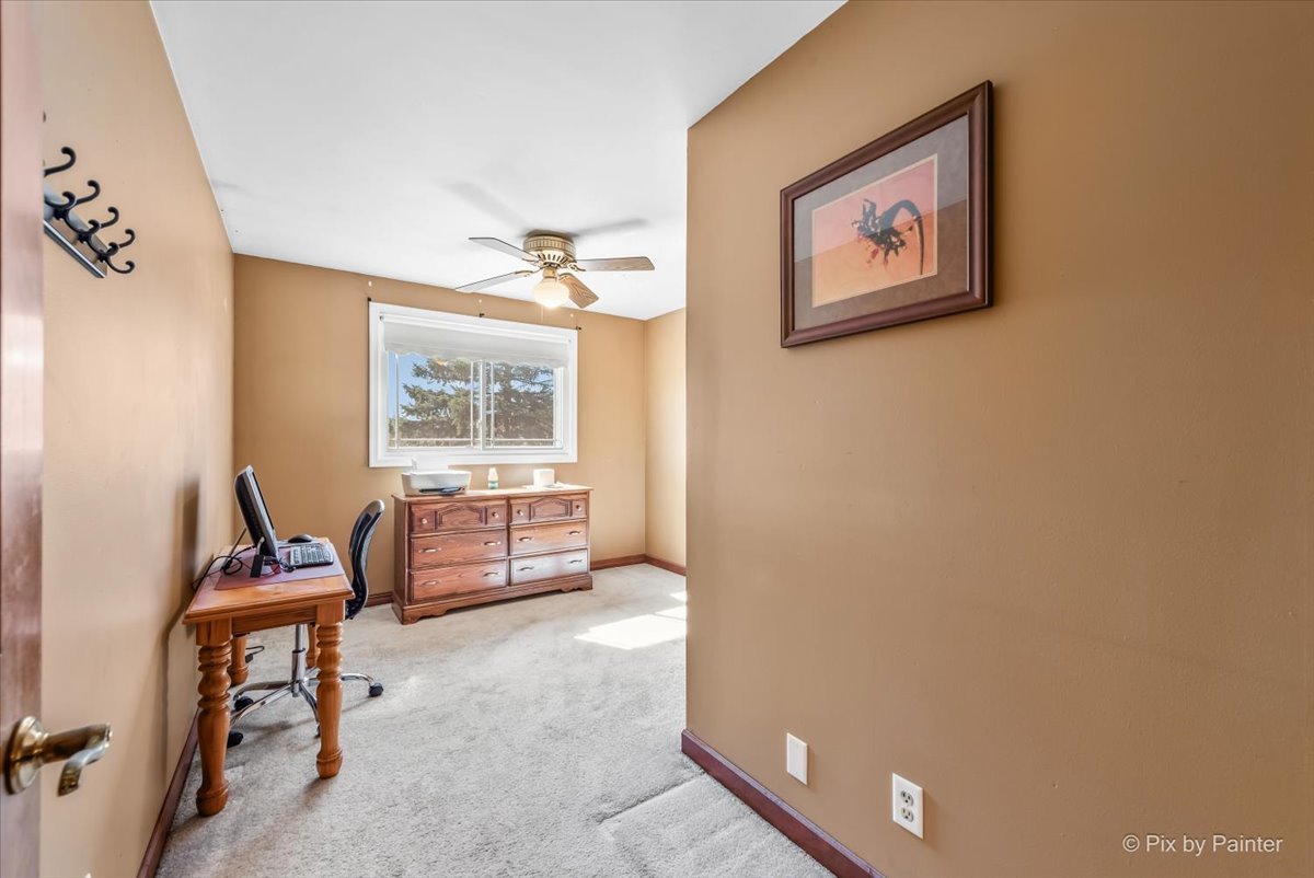 1097 Amberwood Drive, Crystal Lake, IL 60014