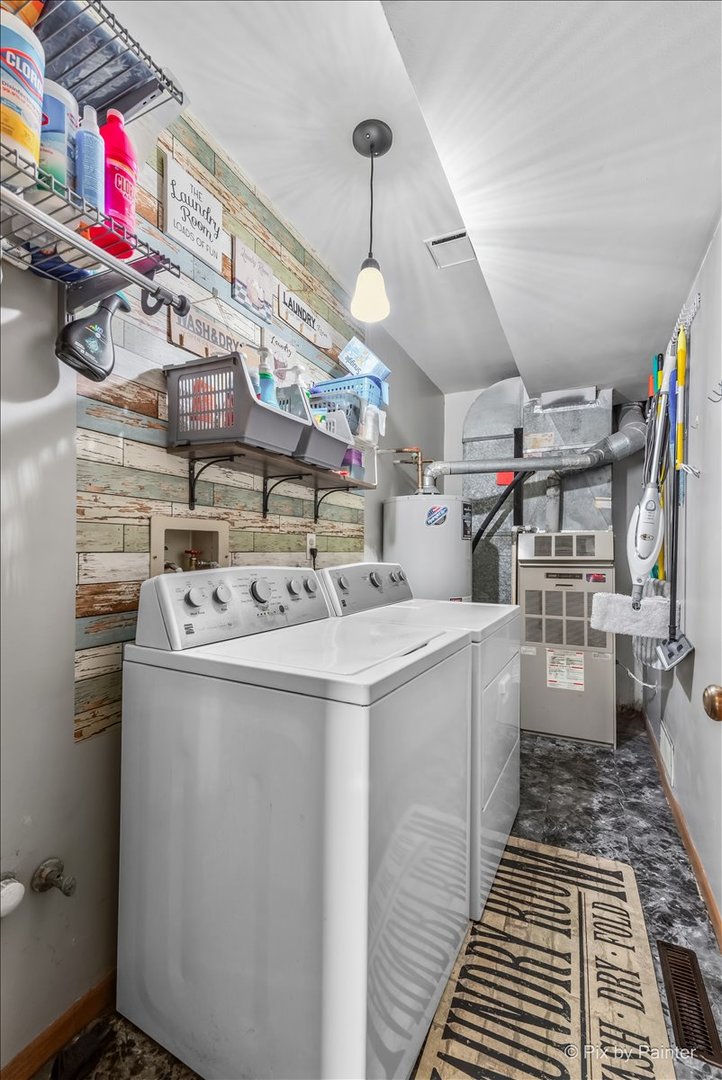 1097 Amberwood Drive, Crystal Lake, IL 60014