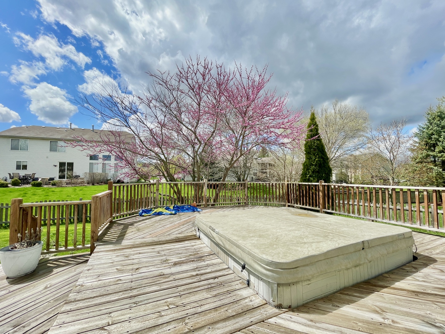 88 Hackney Lane, Lindenhurst, IL 60046