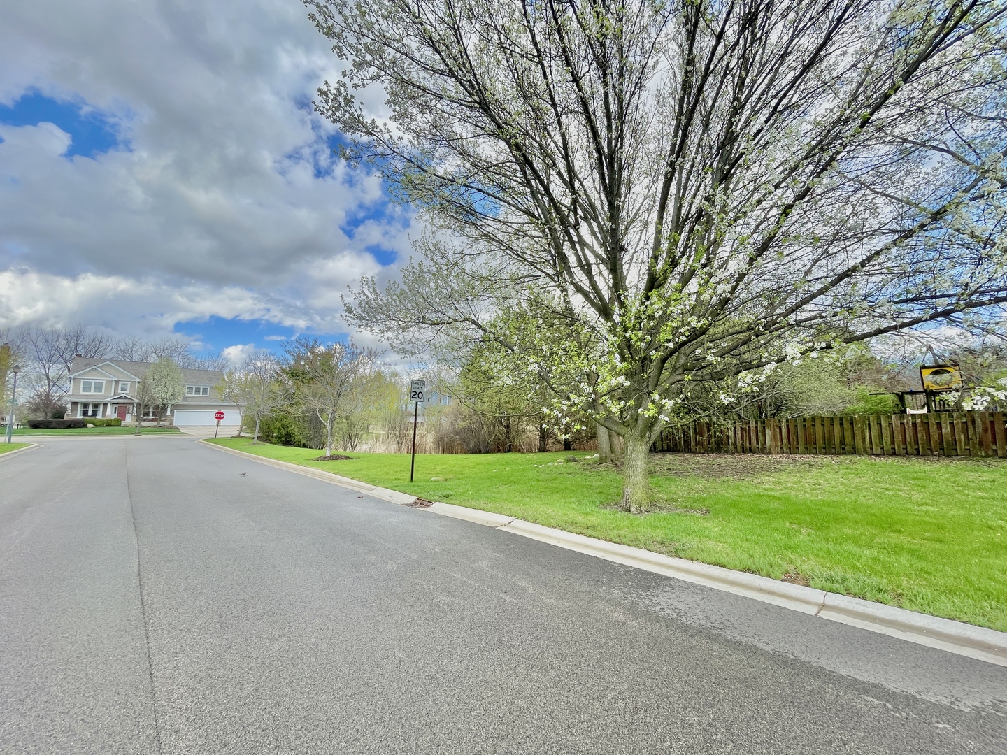 88 Hackney Lane, Lindenhurst, IL 60046
