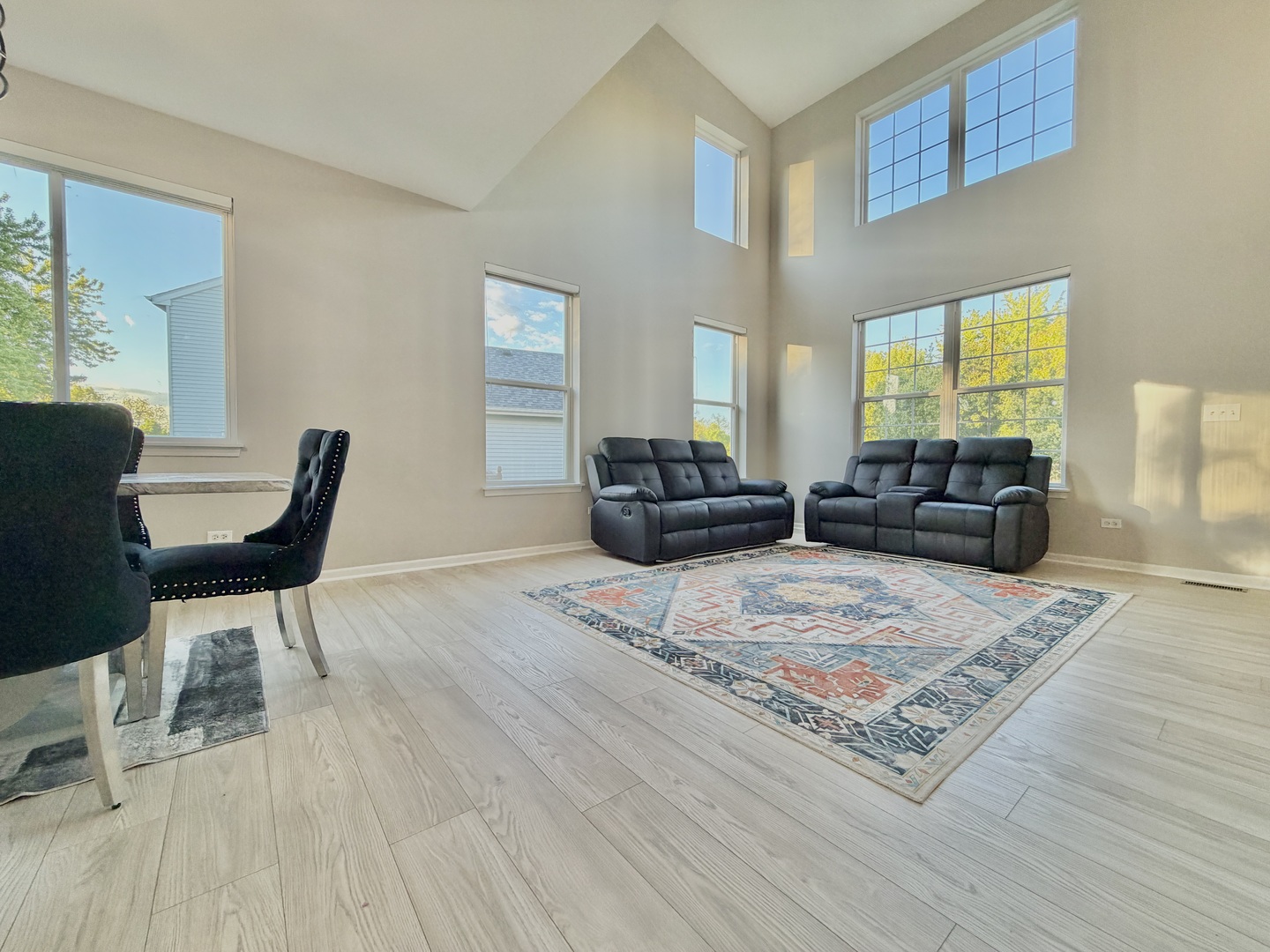 88 Hackney Lane, Lindenhurst, IL 60046