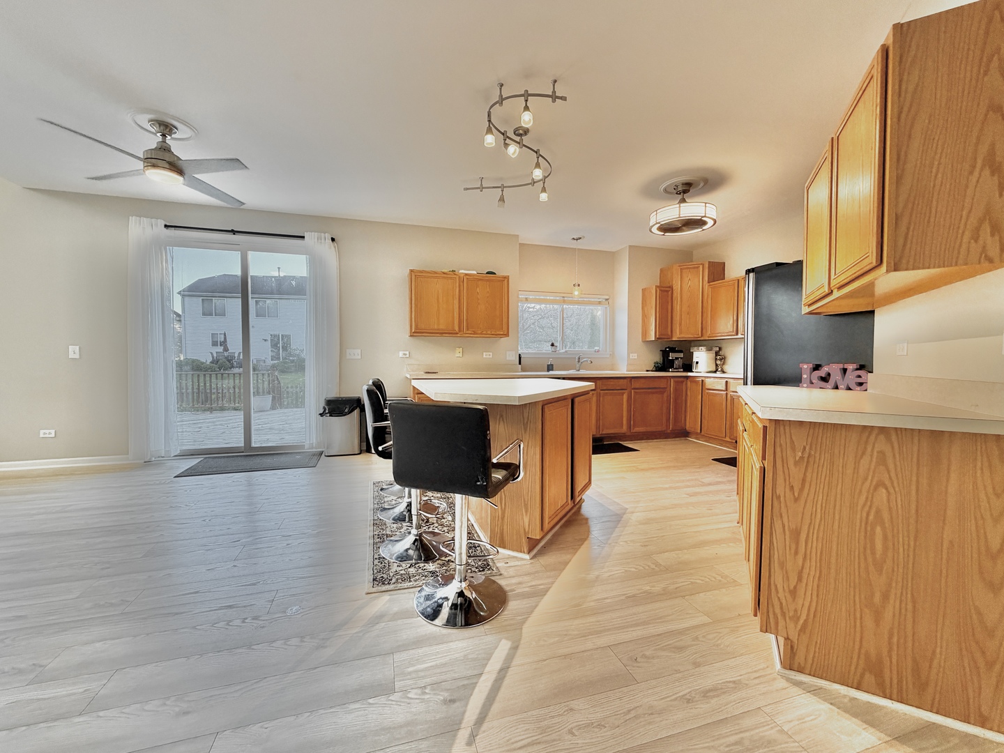 88 Hackney Lane, Lindenhurst, IL 60046