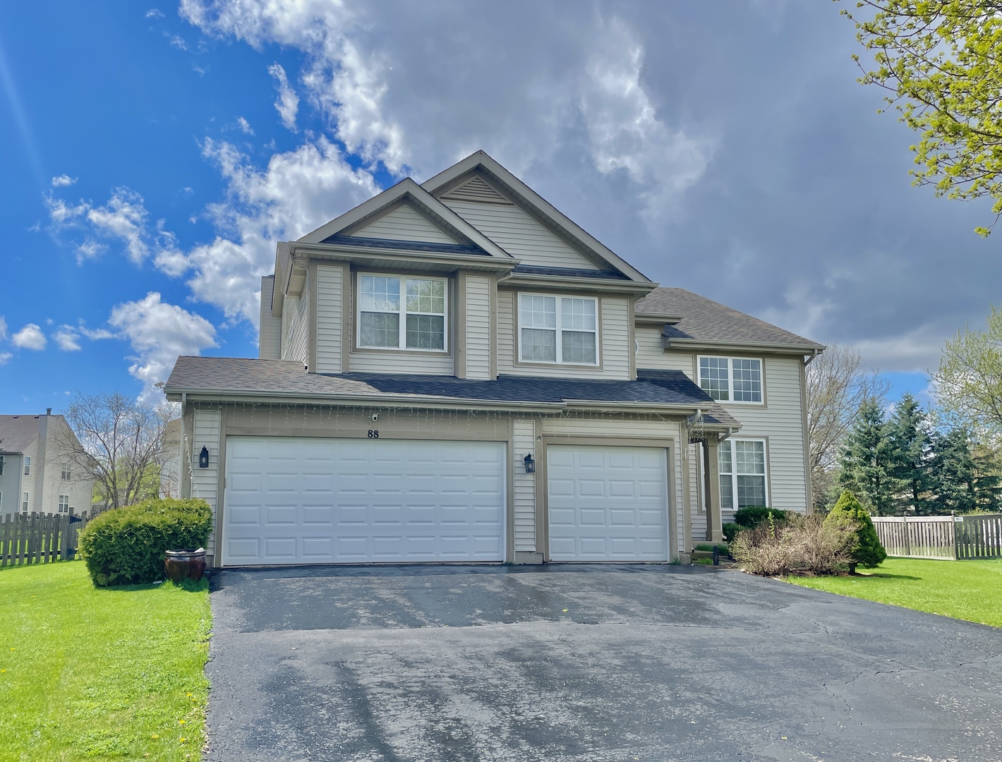 88 Hackney Lane, Lindenhurst, IL 60046