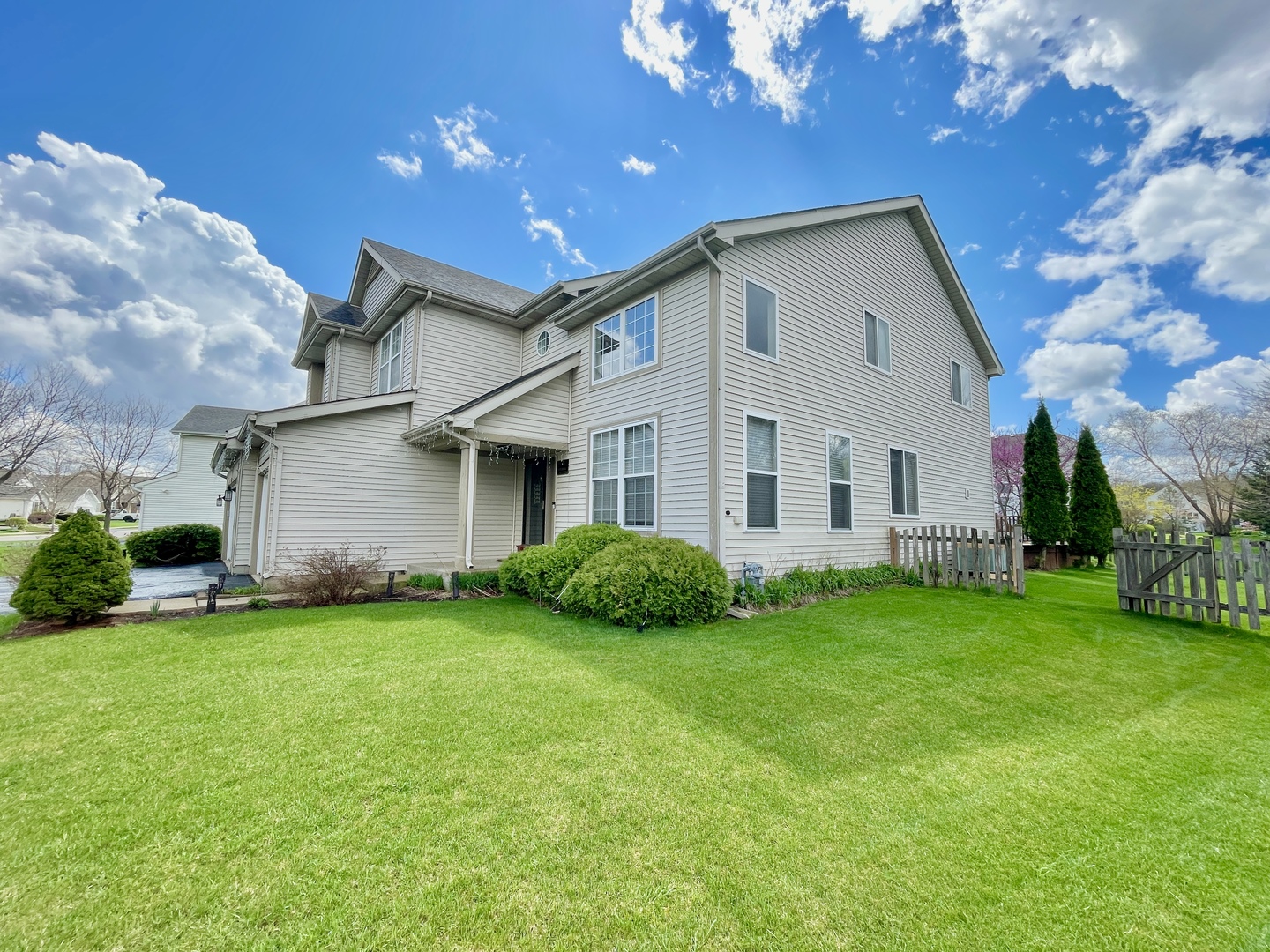88 Hackney Lane, Lindenhurst, IL 60046
