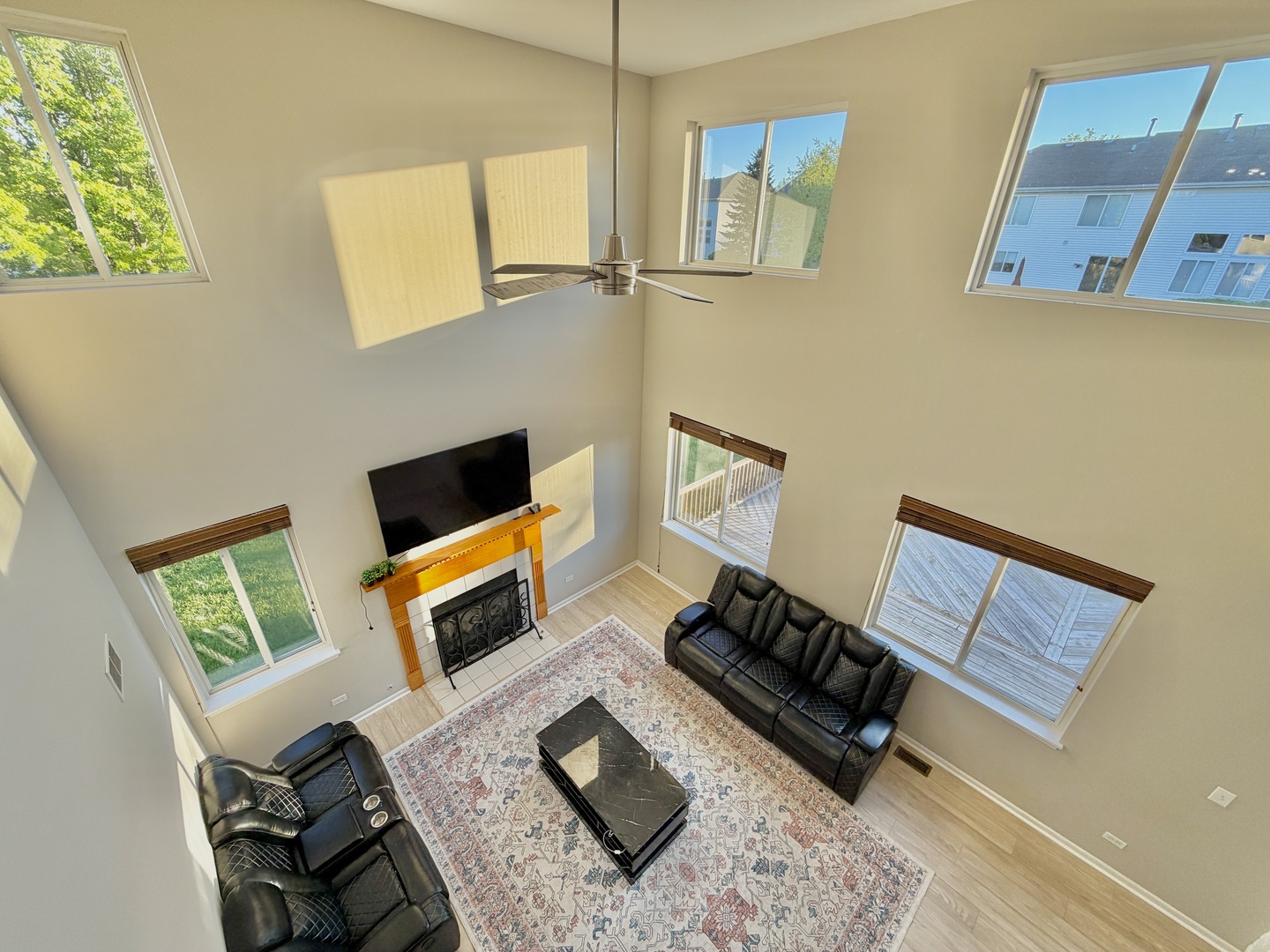 88 Hackney Lane, Lindenhurst, IL 60046