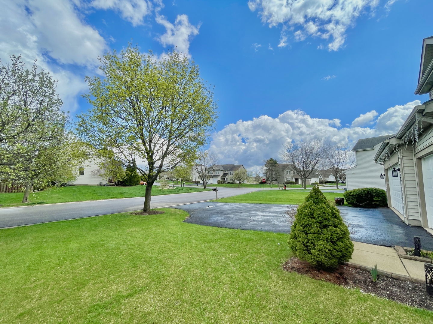 88 Hackney Lane, Lindenhurst, IL 60046