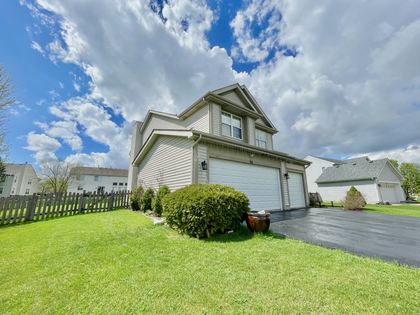 88 Hackney Lane, Lindenhurst, IL 60046