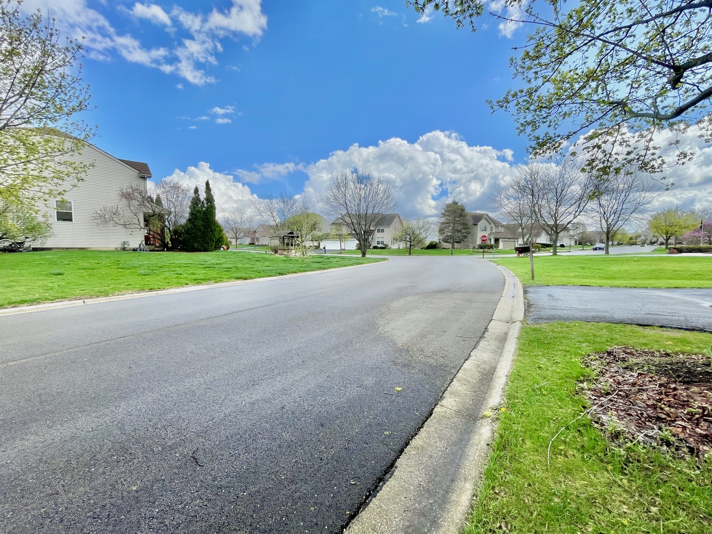 88 Hackney Lane, Lindenhurst, IL 60046