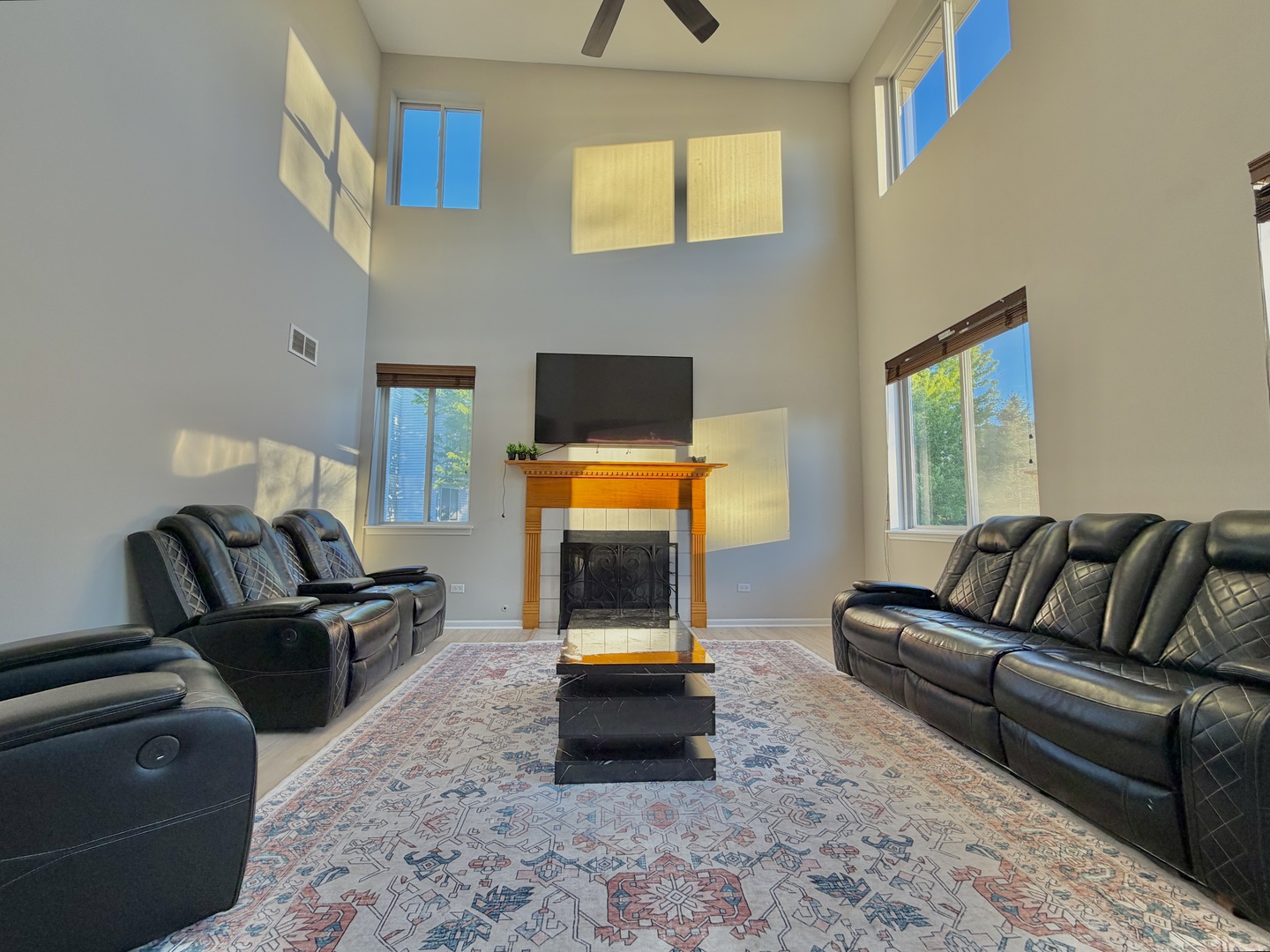 88 Hackney Lane, Lindenhurst, IL 60046