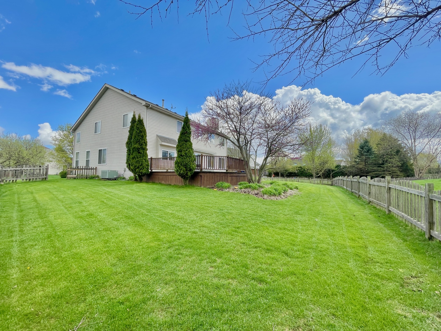 88 Hackney Lane, Lindenhurst, IL 60046
