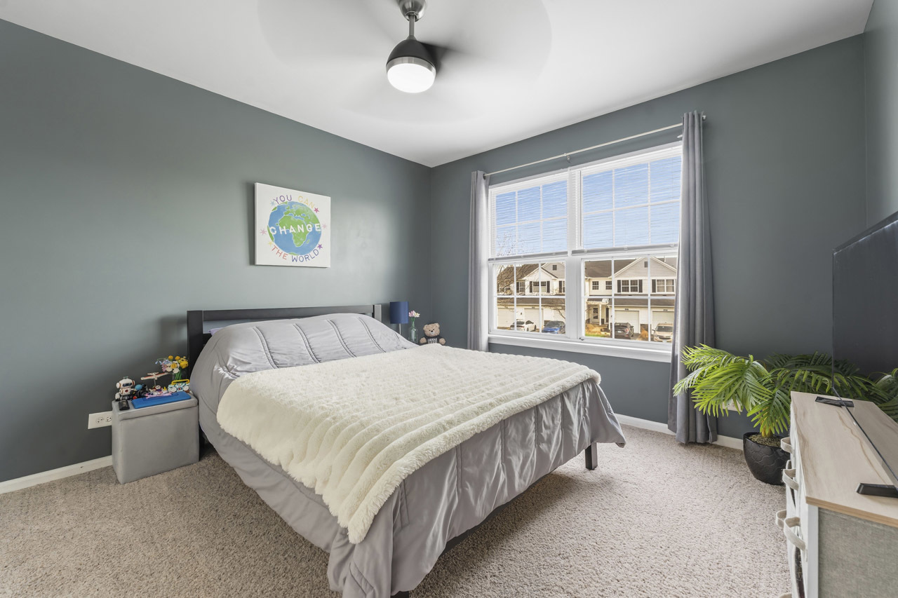 913 Genesee Drive, Naperville, IL 60563