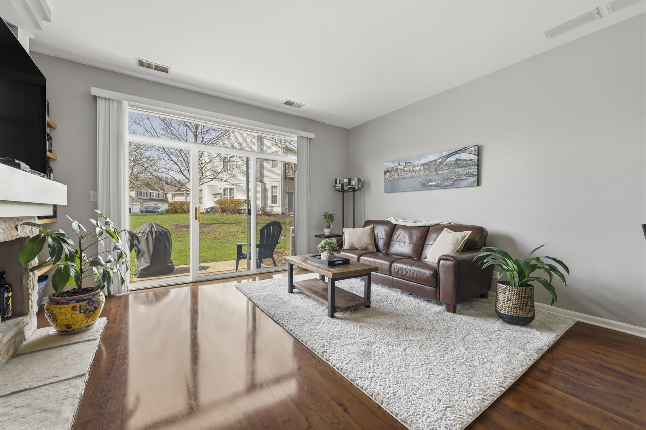 913 Genesee Drive, Naperville, IL 60563