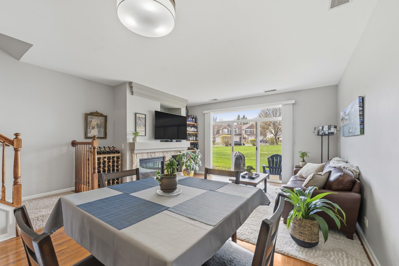 913 Genesee Drive, Naperville, IL 60563