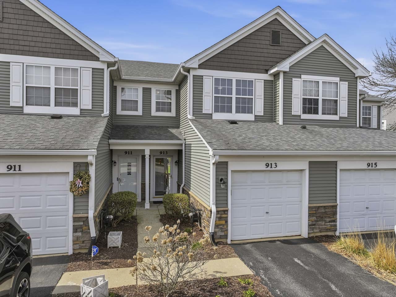 913 Genesee Drive, Naperville, IL 60563