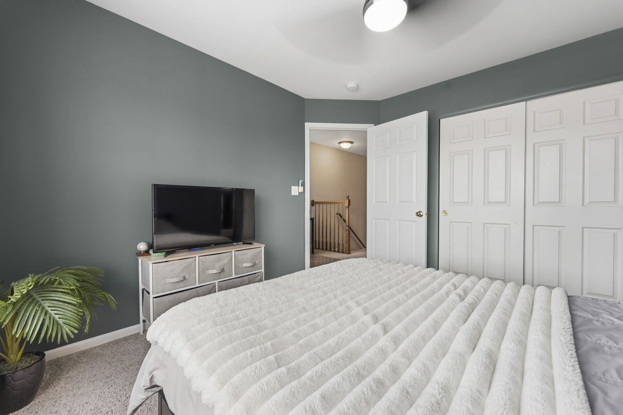 913 Genesee Drive, Naperville, IL 60563