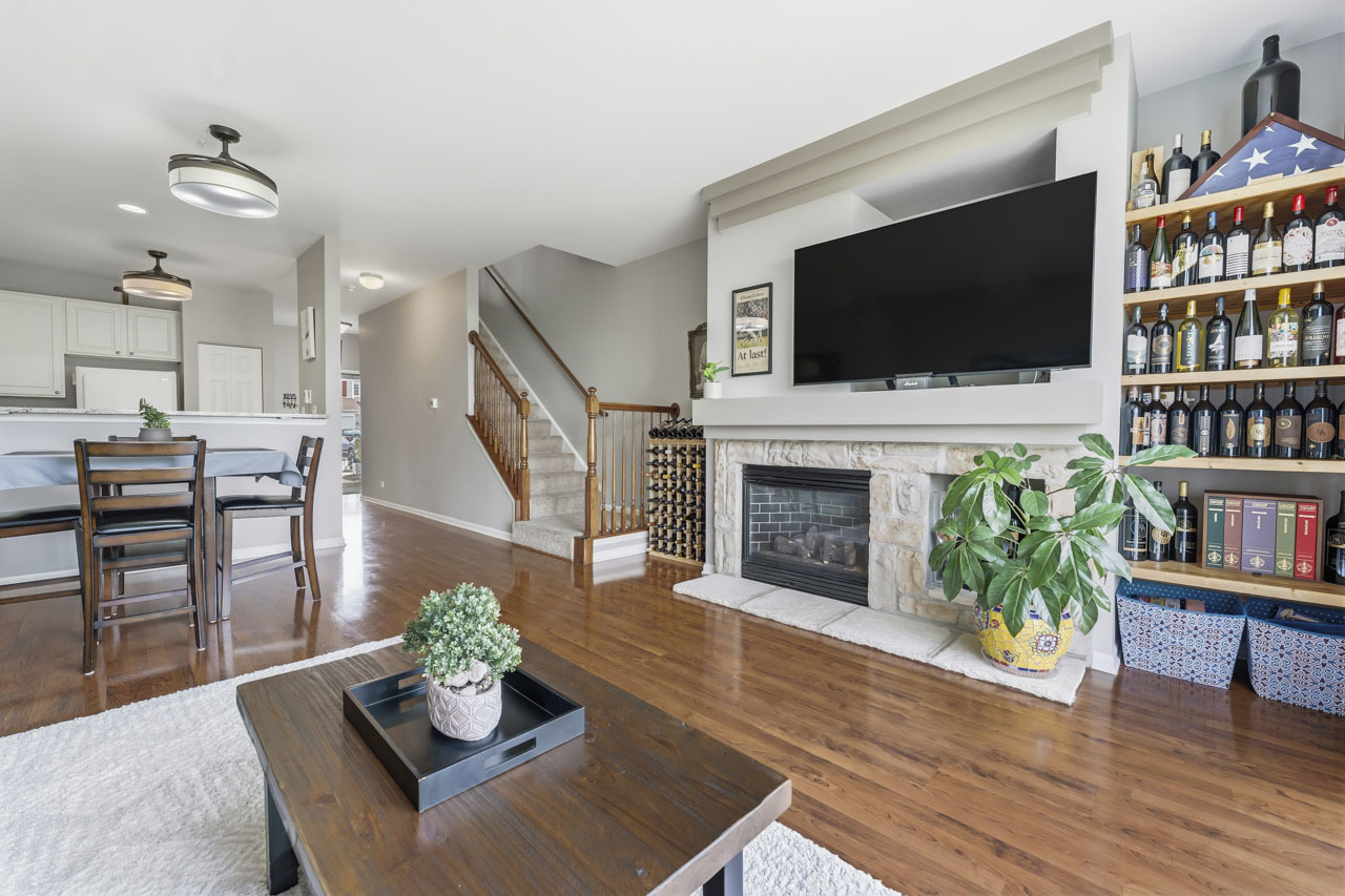 913 Genesee Drive, Naperville, IL 60563