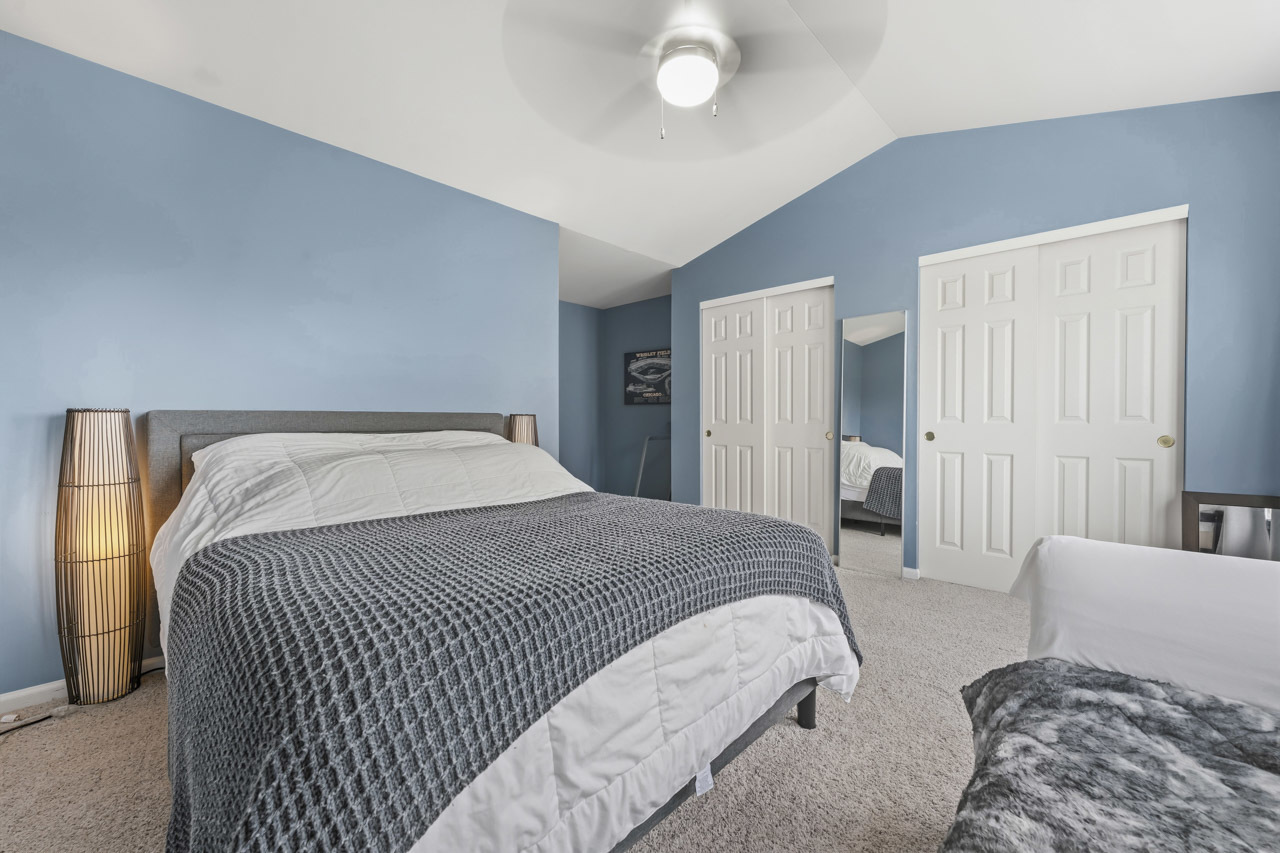 913 Genesee Drive, Naperville, IL 60563