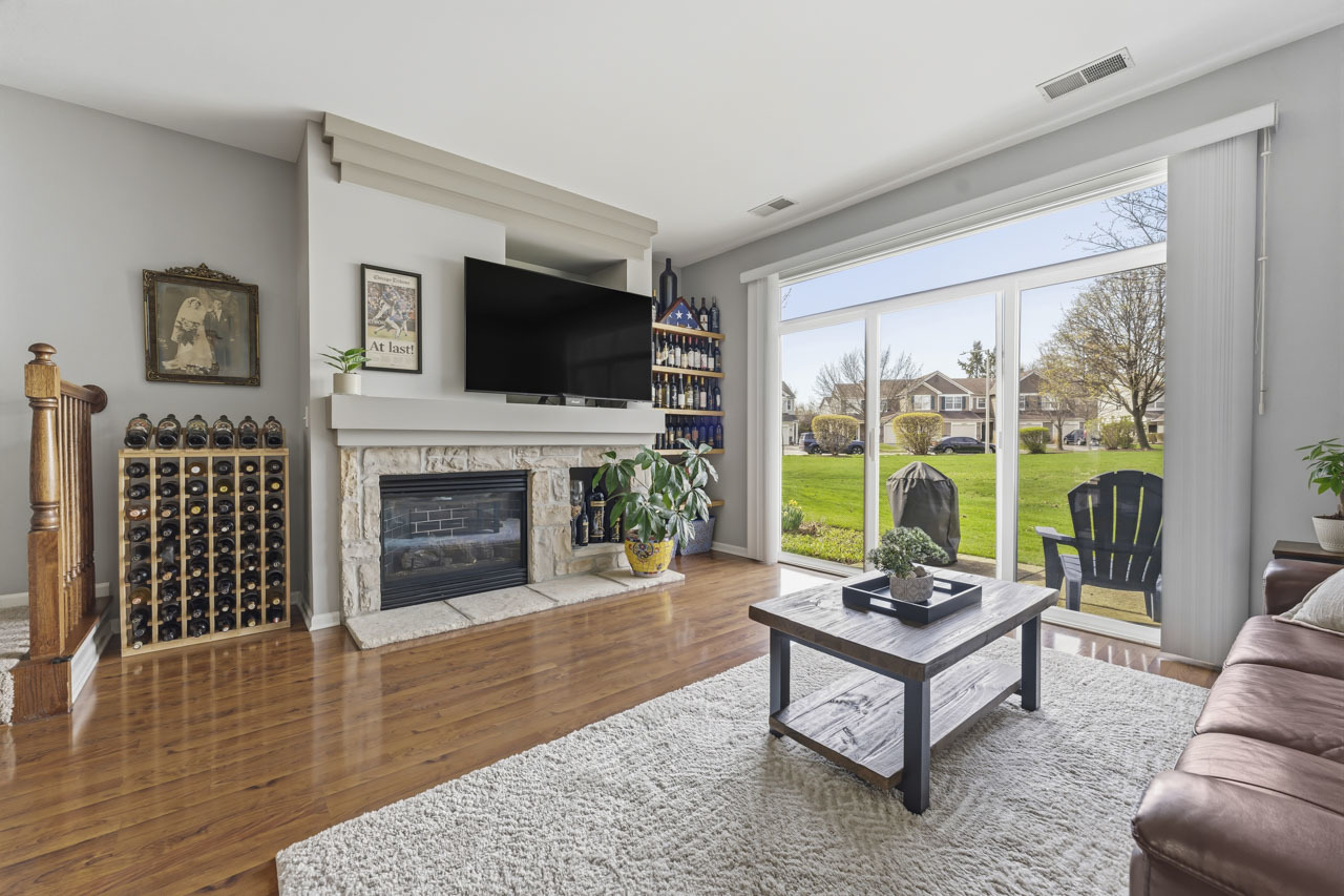 913 Genesee Drive, Naperville, IL 60563