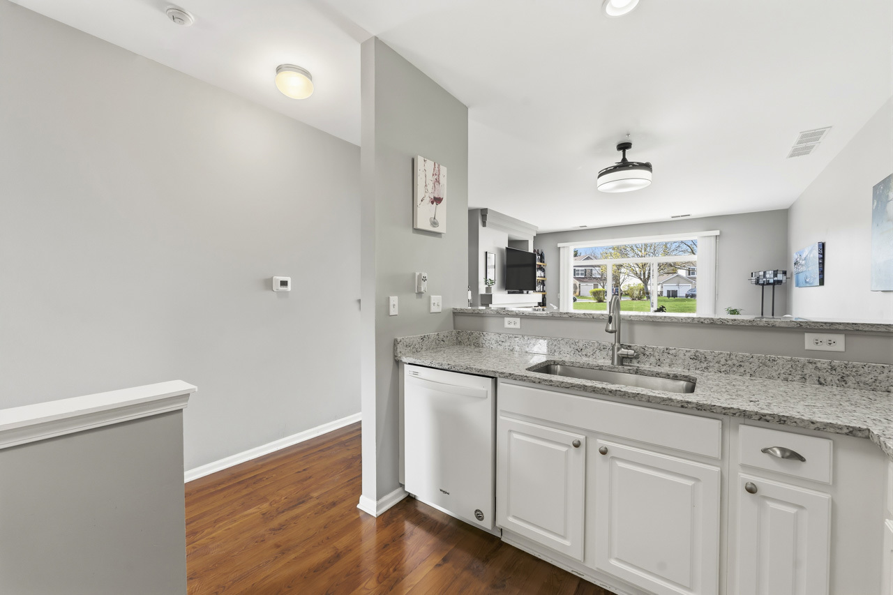 913 Genesee Drive, Naperville, IL 60563