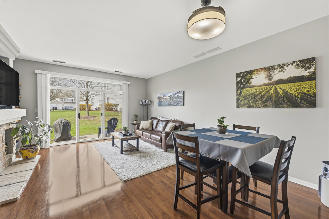 913 Genesee Drive, Naperville, IL 60563