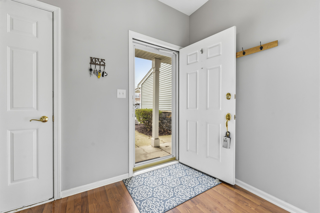 913 Genesee Drive, Naperville, IL 60563