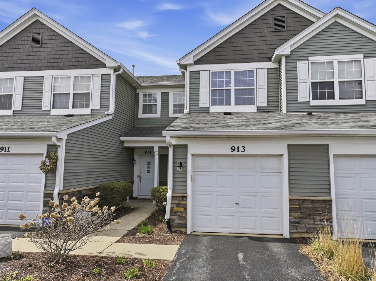 913 Genesee Drive, Naperville, IL 60563