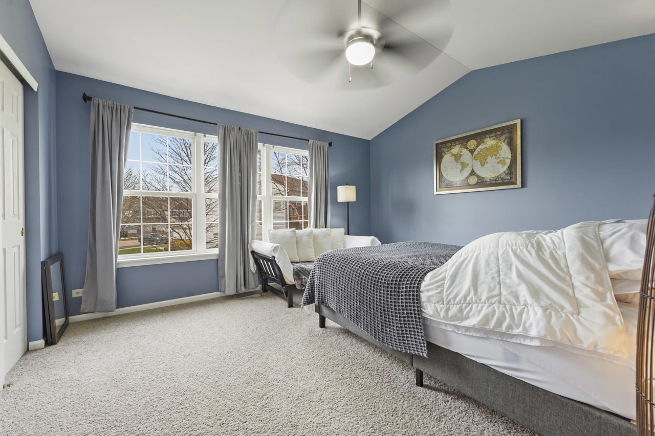 913 Genesee Drive, Naperville, IL 60563