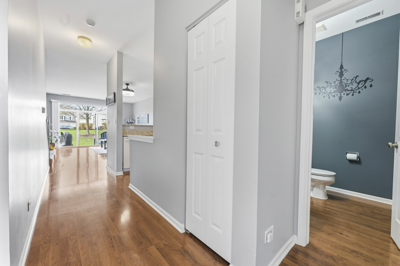 913 Genesee Drive, Naperville, IL 60563