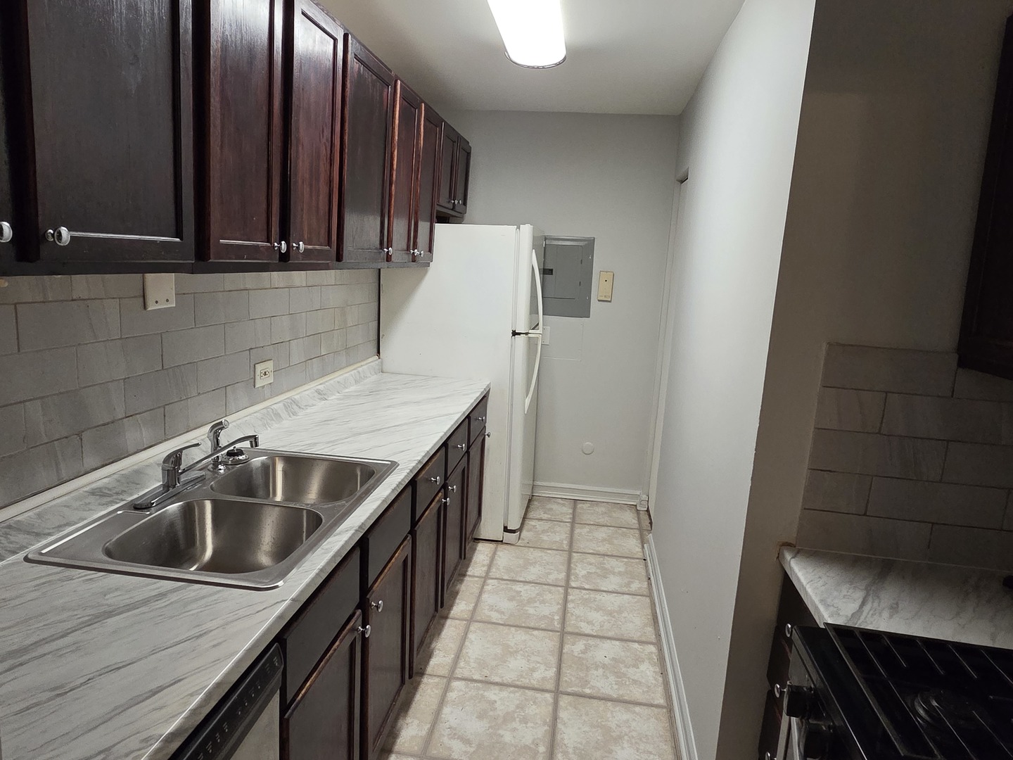 212 Shorewood Drive #2D, Glendale Heights, IL 60139