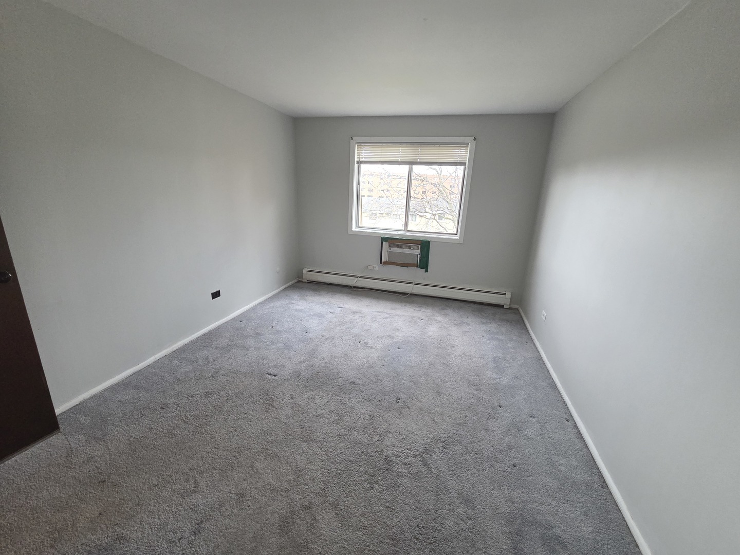 212 Shorewood Drive #2D, Glendale Heights, IL 60139