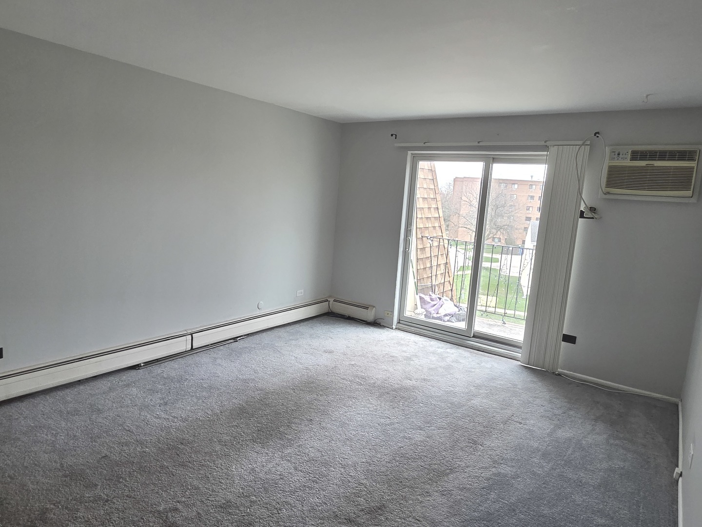 212 Shorewood Drive #2D, Glendale Heights, IL 60139