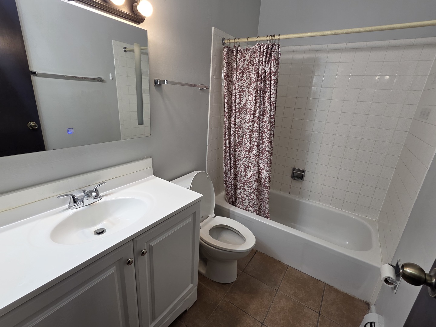 212 Shorewood Drive #2D, Glendale Heights, IL 60139