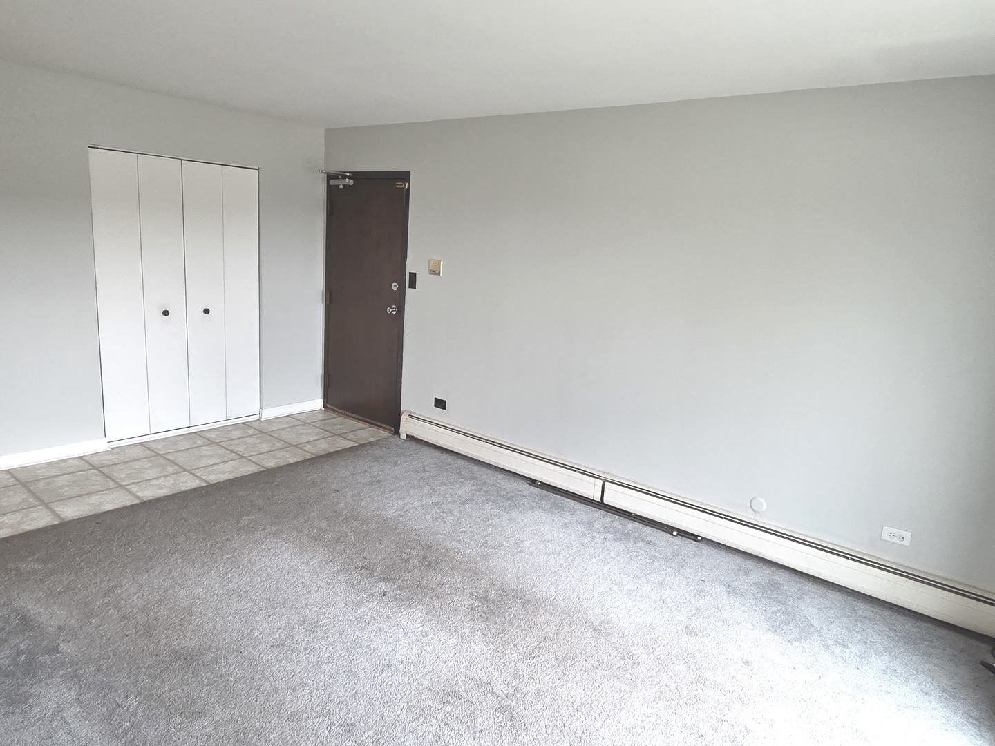 212 Shorewood Drive #2D, Glendale Heights, IL 60139