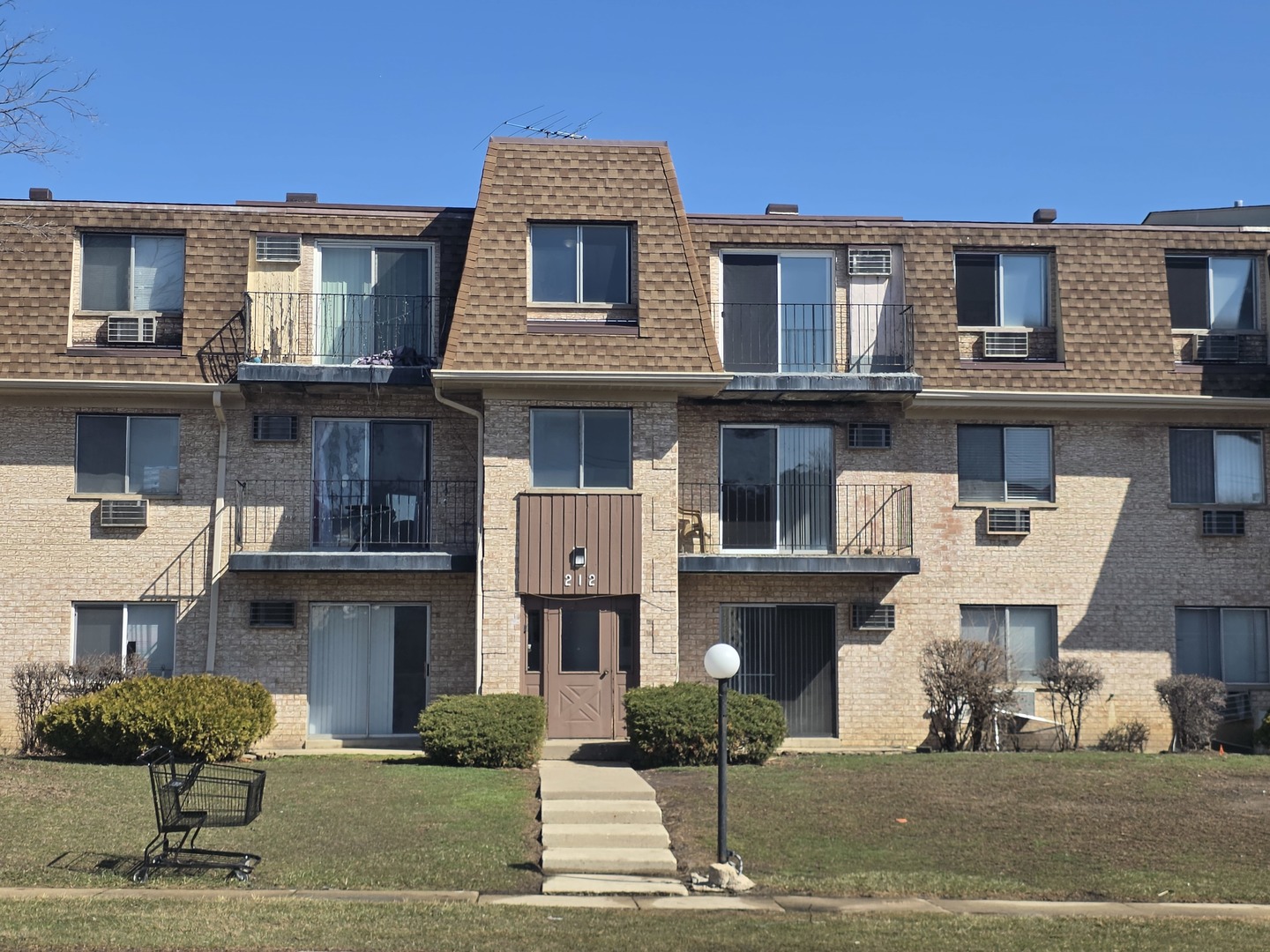 212 Shorewood Drive #2D, Glendale Heights, IL 60139