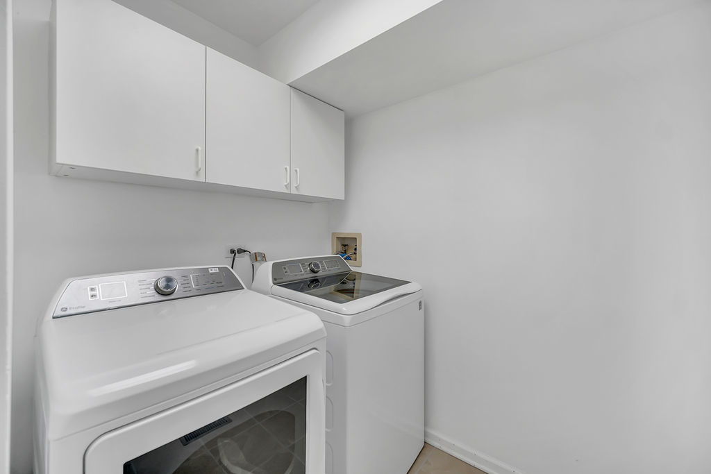 1201 Mayfair Drive, Carpentersville, IL 60110