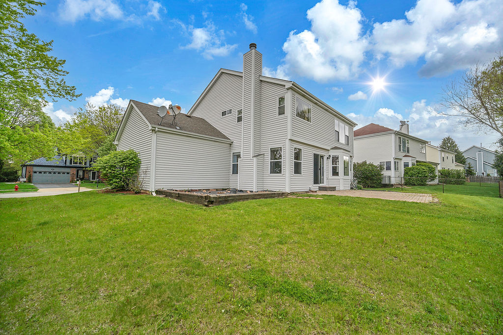 1201 Mayfair Drive, Carpentersville, IL 60110