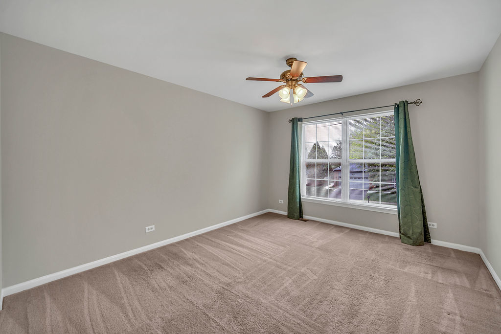 1201 Mayfair Drive, Carpentersville, IL 60110
