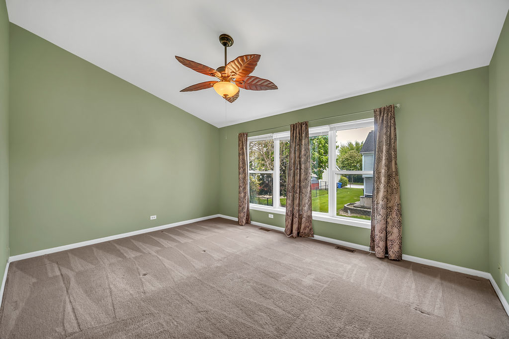 1201 Mayfair Drive, Carpentersville, IL 60110