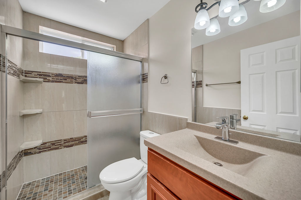 1201 Mayfair Drive, Carpentersville, IL 60110