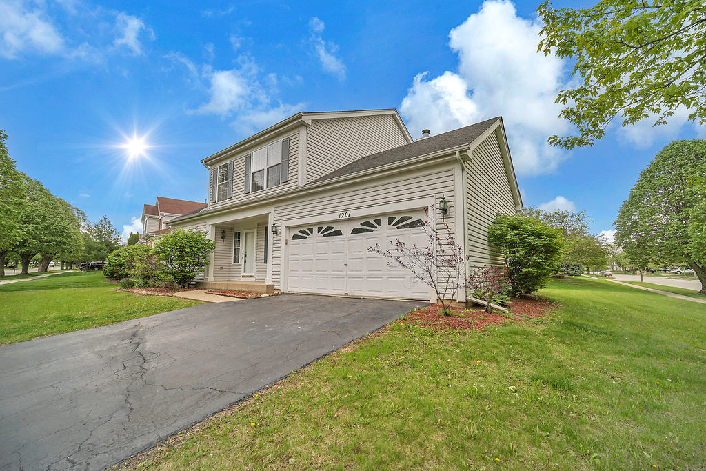 1201 Mayfair Drive, Carpentersville, IL 60110