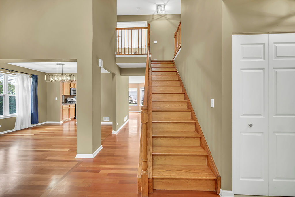 1201 Mayfair Drive, Carpentersville, IL 60110