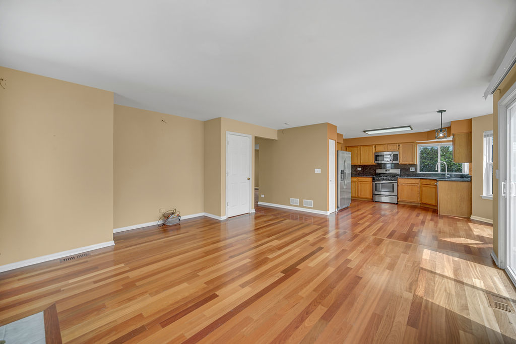 1201 Mayfair Drive, Carpentersville, IL 60110